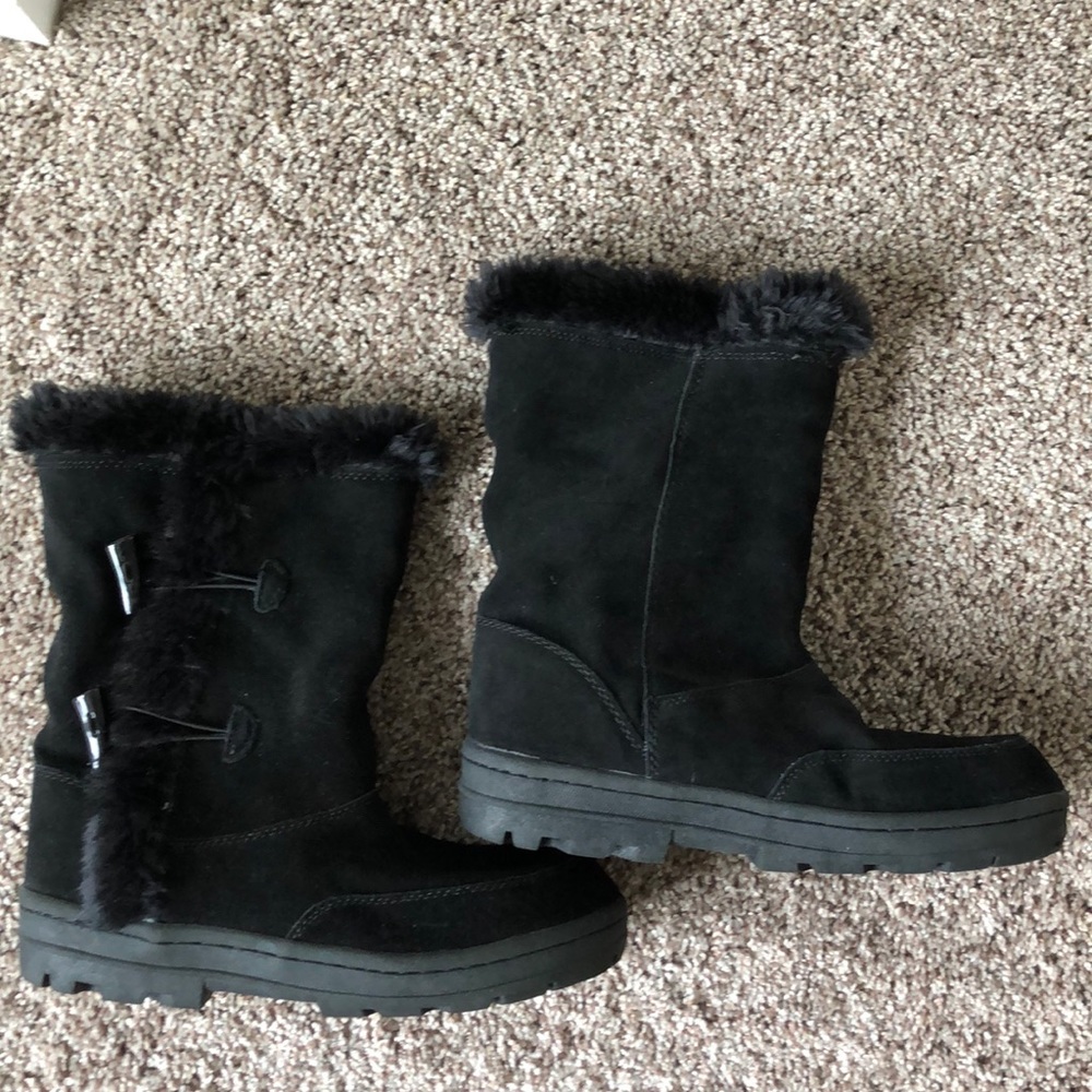 White mountain black fur boots 7.5